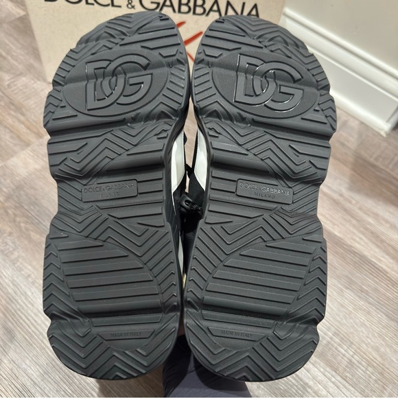 Dolce & Gabbana Bassa Logo DG Black White Sneakers - Picture 11 of 15